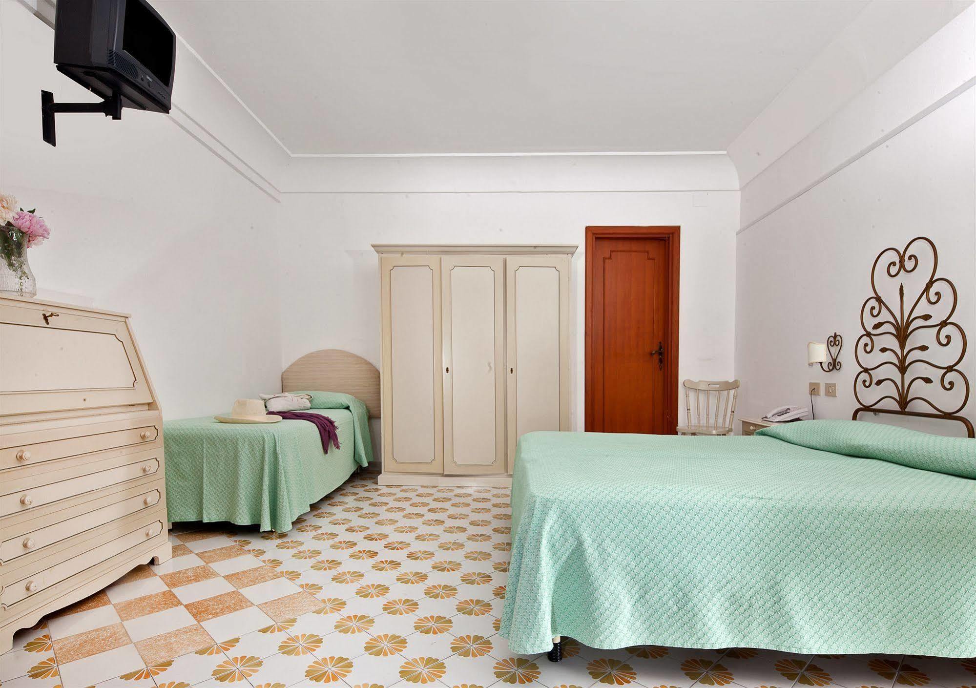 Hotel Vittoria Positano Esterno foto